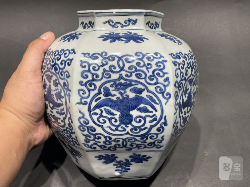 明万历 青花开光六方凤纹罐 - 图2